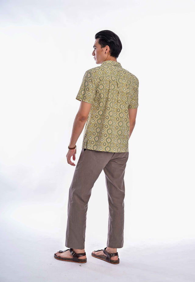 Indie Batik - Hazwan Men Regular Fit Short Sleeve Printed Shirt Green