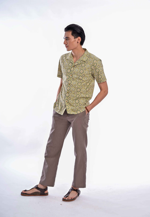 Indie Batik - Hazwan Men Regular Fit Short Sleeve Printed Shirt Green